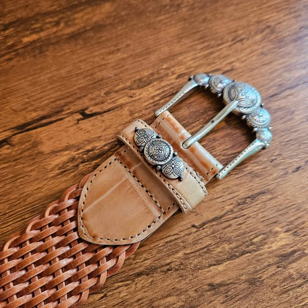 Woven Leather Belt Women's Size M Brown Embossed‎ Silver Buckle Accent Western